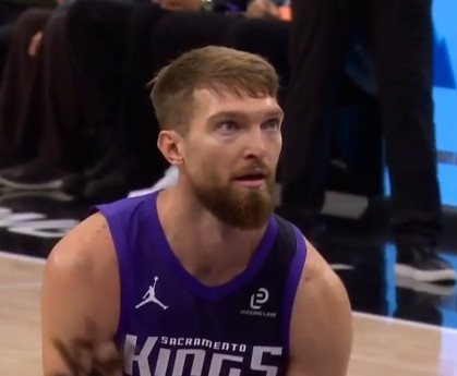 完美平台下载-伤病一点影响都没有！蒙克突破击地 小萨跟进起飞单臂暴扣！